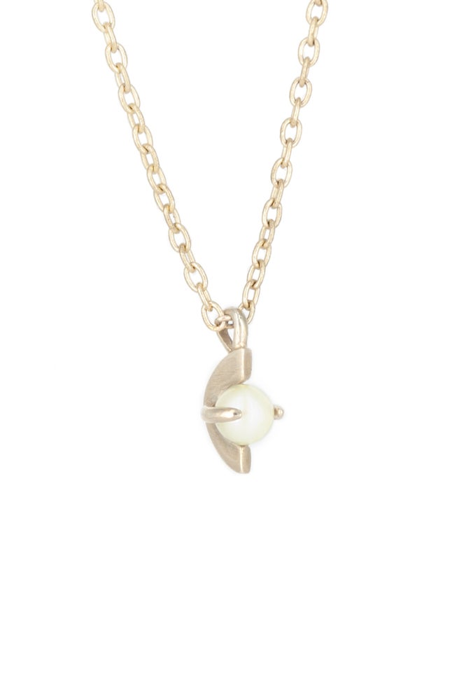 MOONAGE PEARL NECKLACE